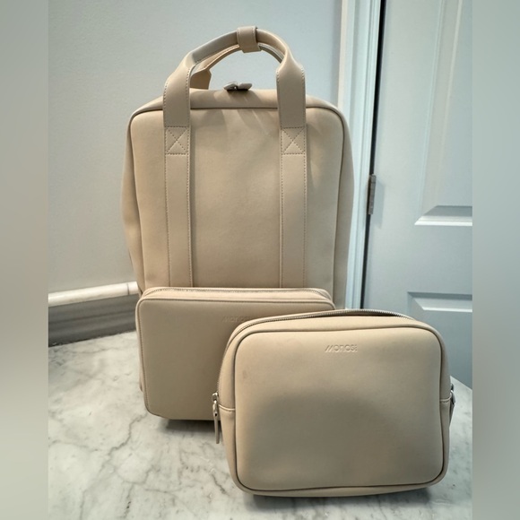 Metro Backpack - Picture 2 of 9